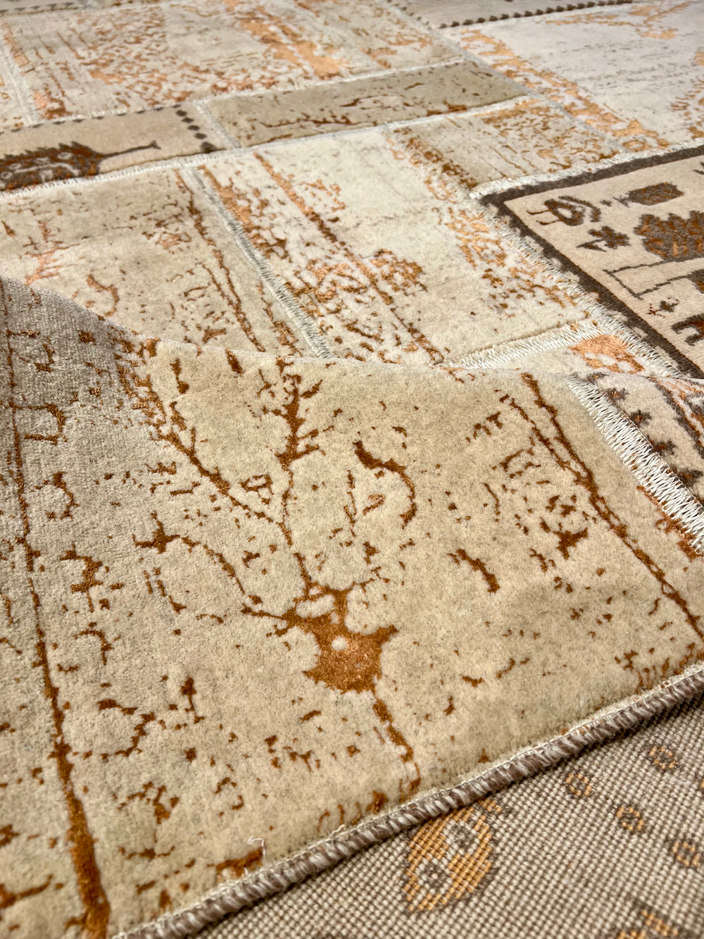 PATCHWORK-B 2.38m x 1.82m