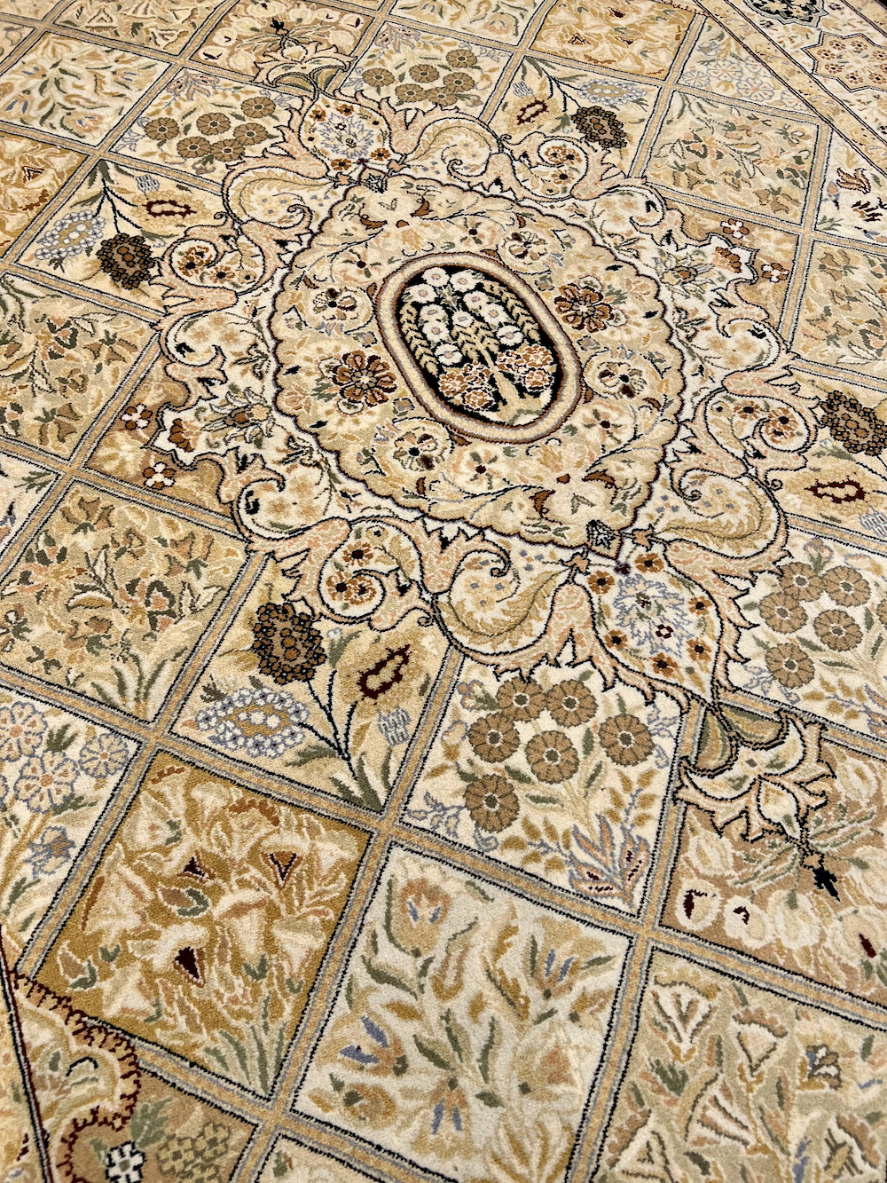 COLECCIÓN ABBASI-B 2.23m x 1.40m