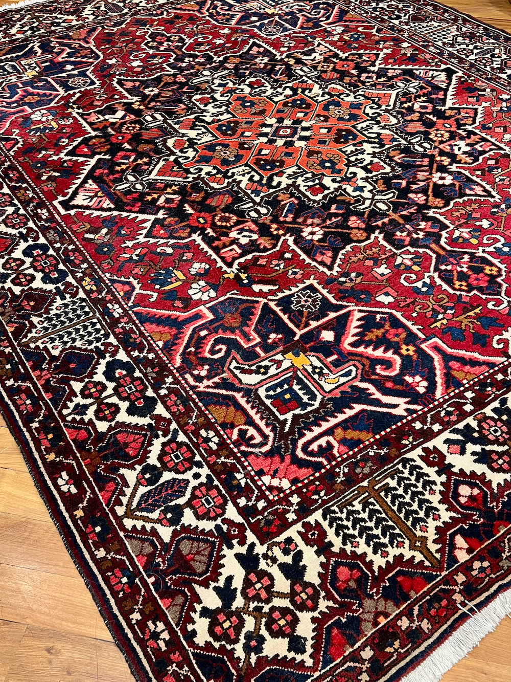 BAKHTIARI-E 3.90m x 3.10m