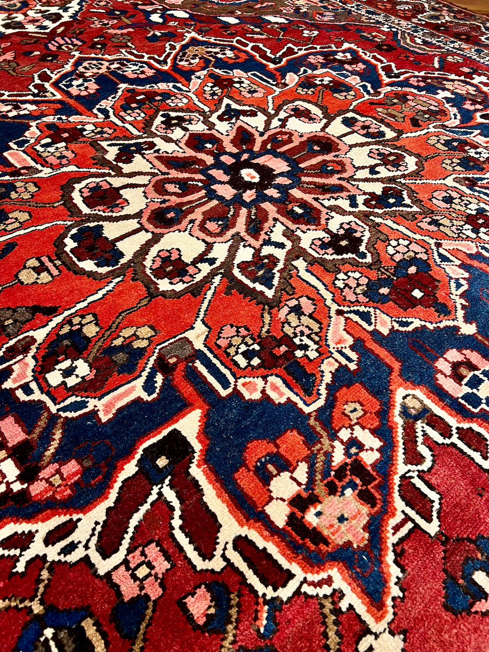 BAKHTIARI-F 3.10m x 2.52m