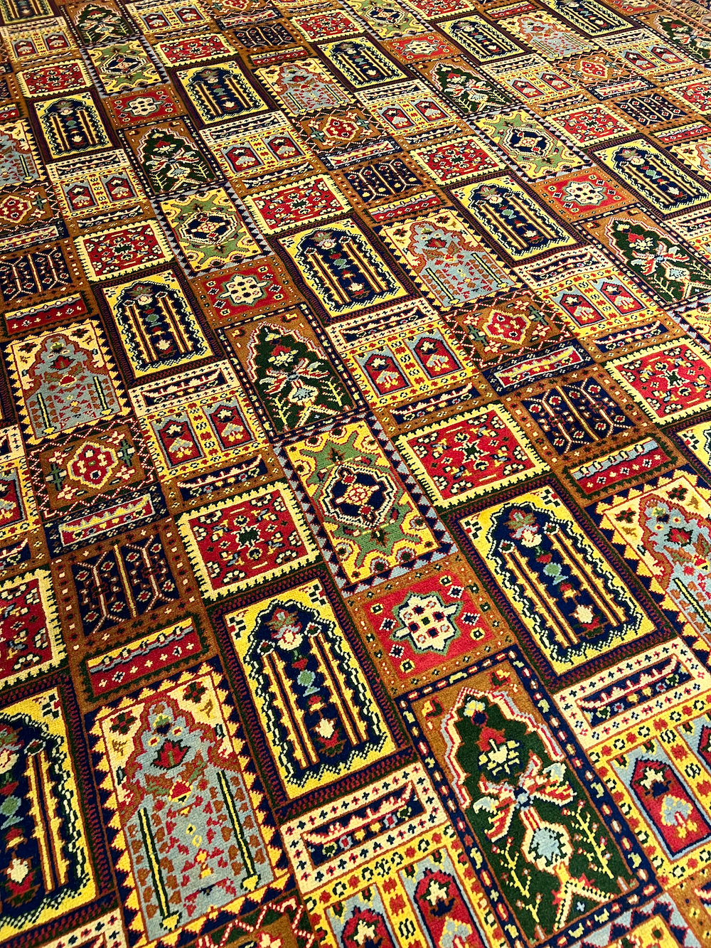 BALUCHI-D 3.90m x 3.00m