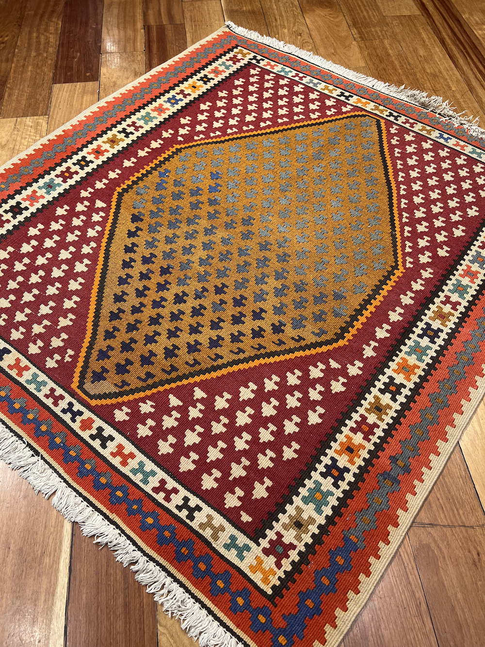 KILIM SENEH 1.20m x 1.10m